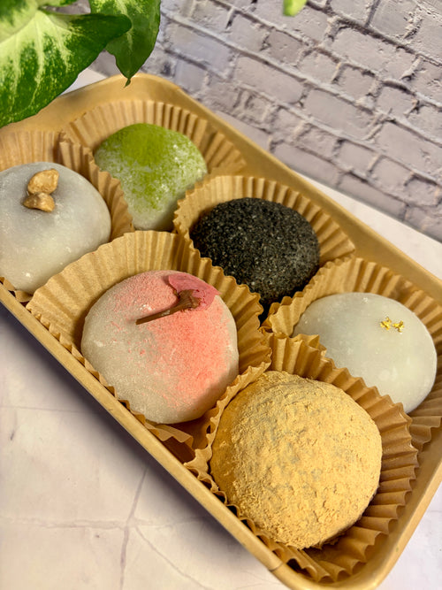 Assorted box of six handmade Japanese daifuku in a variety of flavours